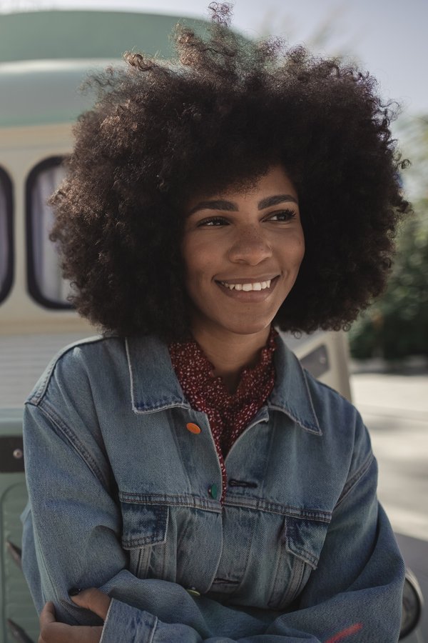 Come scegliere il miglior tipo di denim per una silhouette a pera?